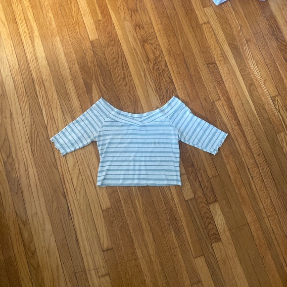 Crop top and going out tops - Picture 2 of 6